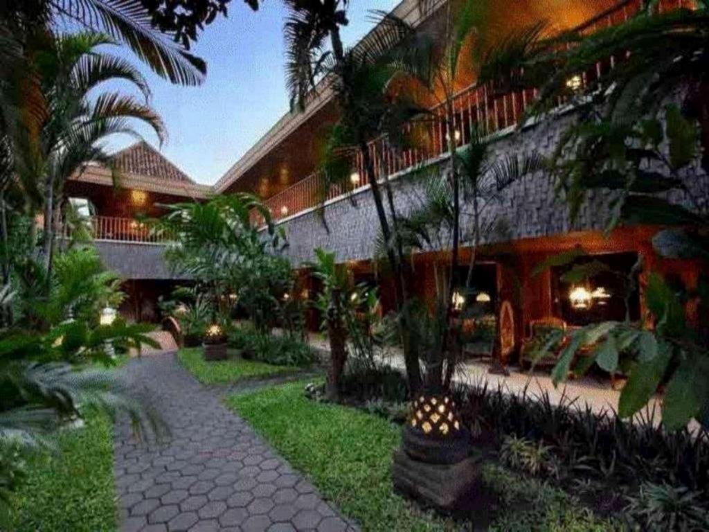 Puri Artha Hotel Yogyakarta Exterior foto