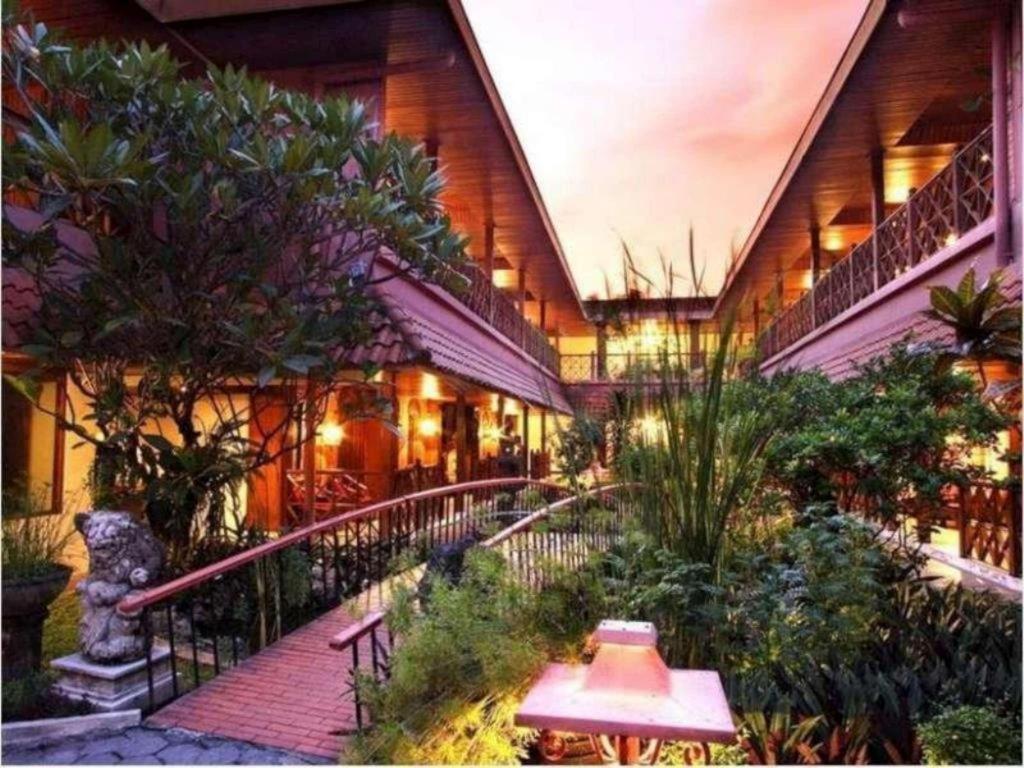 Puri Artha Hotel Yogyakarta Exterior foto